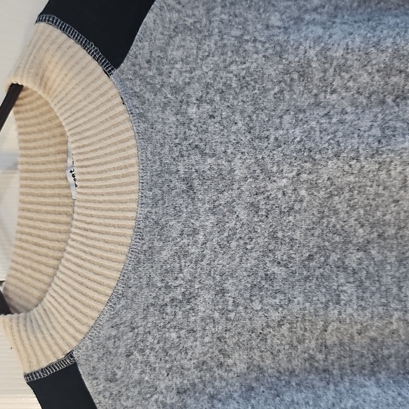 NWT Sweet Romeo Colorblock Crew Neck Pullover Sweater Large - Picture 4 of 15